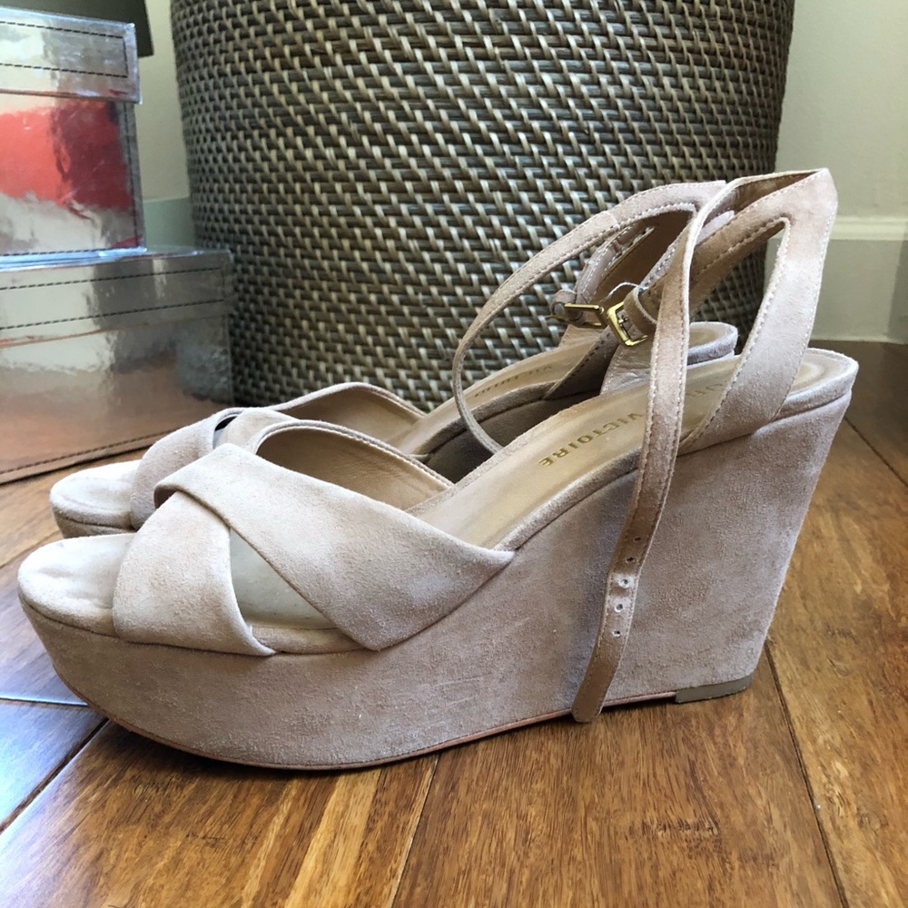 Pour La Victoire nude suede platform sandals